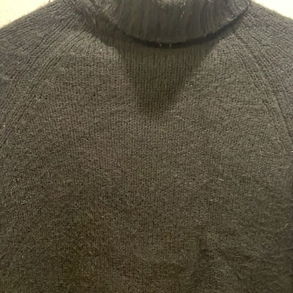 Vince woman’s black and grey two toned turtleneck wool sweater - Picture 4 of 10